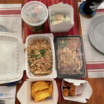 AROI Thai - Wonton Soup, Fresh Spring Rolls, Thai Fried Rice, chicken pad Thai, HalfMoon, Summer Rolls - Thai Near Me - La Jolla, California