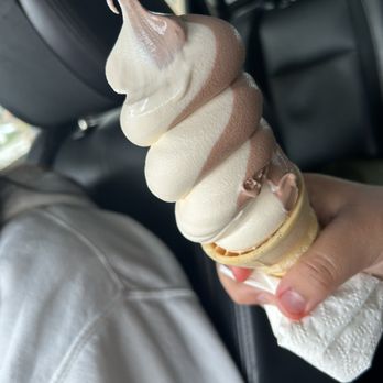 Meadowlark Dairy - Medium chocolate vanilla swirl - Ice Cream & Frozen Yogurt Near Me - Pleasanton, California Meadowlark Dairy - Medium chocolate vanilla swirl - Ice Cream & Frozen Yogurt Near Me - Pleasanton, California