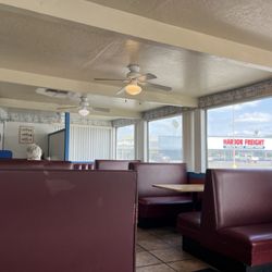 Tugboat Fish & Chips - Dinning area
