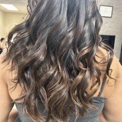 Benni’s Salon - Highlights and curls