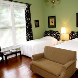 Carriage Lane Inn - Yell\ow House Magnolia Suite