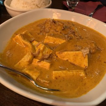 Sing Tong Thai Cuisine - Yellow Curry with fresh tofu - Thai Near Me - Renton, Washington