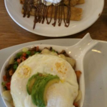 Broken Yolk Cafe - Breakfast & Brunch Near Me - Costa Mesa, California