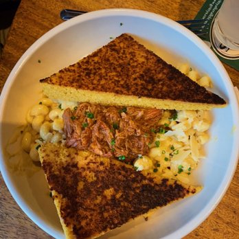 Gritty McDuff's Brew Pub - Mac and cheese with pulled pork - American Near Me - Portland, Maine Gritty McDuff's Brew Pub - Mac and cheese with pulled pork - American Near Me - Portland, Maine