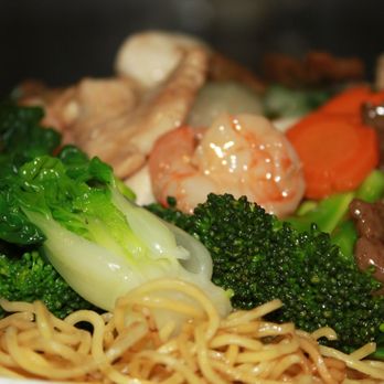 Sandy's Restaurant - Cantonese Chow Mein - Chinese Near Me - Toronto, Ontario