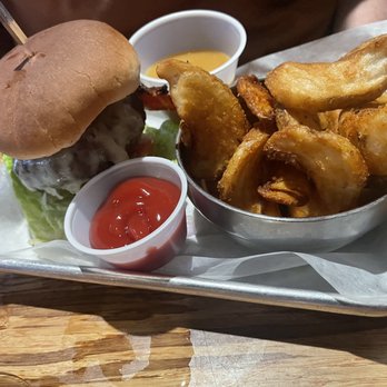 Crafted Kitchen and Taps - Nitro Burger - Gastropubs Near Me - Katy, Texas