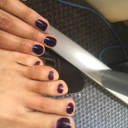 Different color mani and pedi despite using same polish (mani was gel).