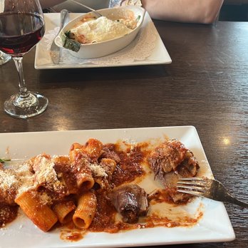 Piazza Italia - Manicotti Short Rib and meatballs with marinara sauce - Italian Near Me - Orlando, Florida Piazza Italia - Manicotti Short Rib and meatballs with marinara sauce - Italian Near Me - Orlando, Florida