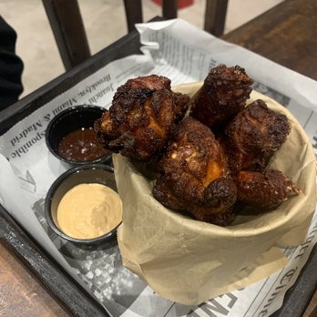 Juanchi's Burger - Appetizer: Fried Chicken Wings - Burgers Near Me - Madrid, M