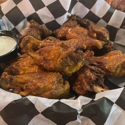 George's Pub & Grill - Crispy Buffalo Chicken Wings