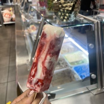 La Michoacana Prime - Same strawberries and cream - Desserts Near Me - Stockton, California