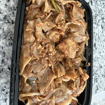 Rice & Noodle - Tofu Pad Thai (Wide Rice Noodle) - Noodles Near Me - McKinney, Texas Rice & Noodle - Tofu Pad Thai (Wide Rice Noodle) - Noodles Near Me - McKinney, Texas