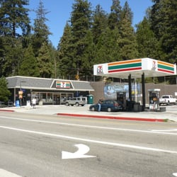 7-Eleven - Front view, from the Goodwyn's parking lot