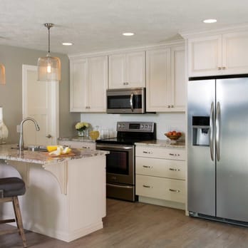 StarMark Cabinetry - Ridgeville door style in Maple finished in Villa Marshmallow. - Cabinetry Near Me - Sioux Falls, South Dakota