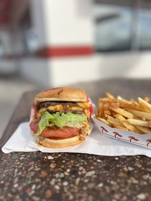 In-N-Out Burger by null