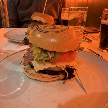 Bóbós Burgers Restaurant - The Dutch burger - Burgers Near Me - Dublin, D Bóbós Burgers Restaurant - The Dutch burger - Burgers Near Me - Dublin, D