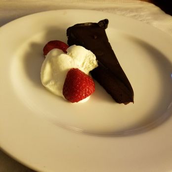 Hilton McLean Tysons Corner - Disappointing chocolate cake... - Hotels Near Me - Mclean, Virginia