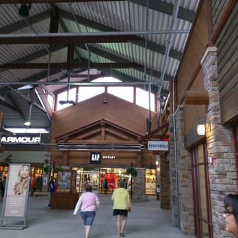 Outlets at the Dells - Checking out the deals at the Dells - Outlet Stores Near Me - Baraboo, Wisconsin Outlets at the Dells - Checking out the deals at the Dells - Outlet Stores Near Me - Baraboo, Wisconsin