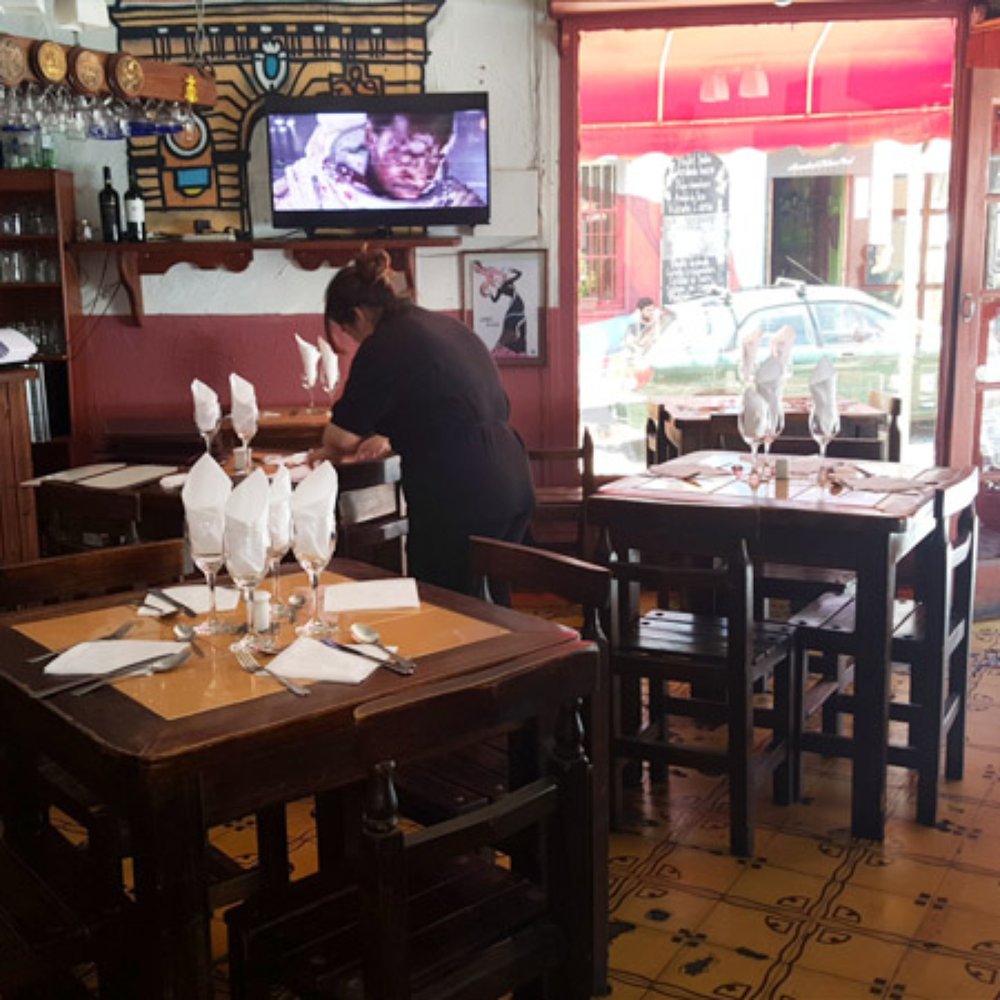 Le Filou de Montpellier - Restaurant interior - French Near Me - Cerro Alegre, VS