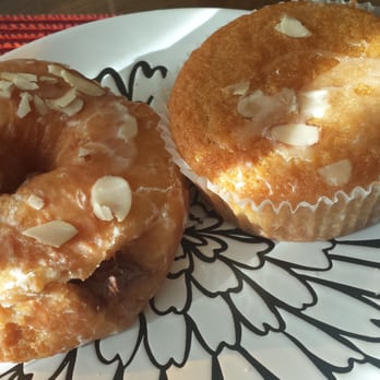 Bear Claw Bakery and Cafe - Nutella Banana Cronut and Coffee cake - Bakeries Near Me - Pinole, California