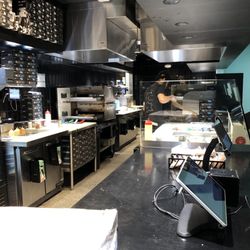 &pizza - Kitchen/Front of House - if you have a pickup order, you'll probably have to wait a bit to get someones attention.