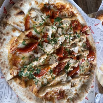 Simmzy's - Spicy Chipotle Chicken Pizza - Gastropubs Near Me - Long Beach, California
