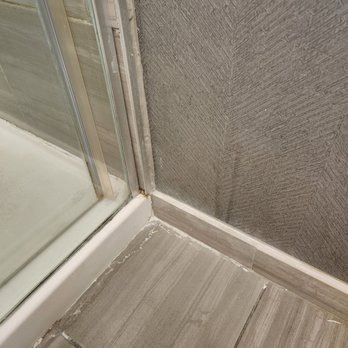 DoubleTree by Hilton Harrisonburg - Bathroom has seen better days - Hotels Near Me - Harrisonburg, Virginia