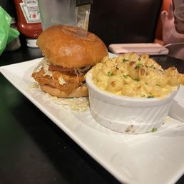Hot Chicken Sandwich Mac and Cheese Hot Chicken Sandwich Mac and Cheese