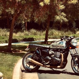 TRIUMPH BONNEVILLE T100, CUSTOM PAINTING, CAFE RACER, IRVINE.