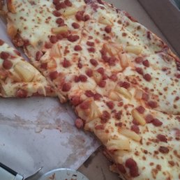 Ordered Pineapple and bacon pizza and I get like 3-4 pieces of pineapple per slice lol deft doesn't taste Hawaiian Ordered Pineapple and bacon pizza and I get like 3-4 pieces of pineapple per slice lol deft doesn't taste Hawaiian