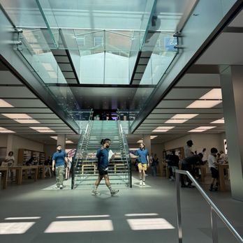 Apple Soho - Computers Near Me - New York, New York