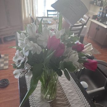 Forest Hills Florist - What we received - Florists Near Me - Garner, North Carolina Forest Hills Florist - What we received - Florists Near Me - Garner, North Carolina
