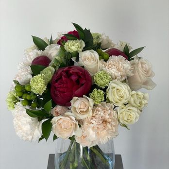 NovaPetal Flower Lab - Fresh peonies add pop of color to neutral arrangement. - Florists Near Me - Phoenix, Arizona NovaPetal Flower Lab - Fresh peonies add pop of color to neutral arrangement. - Florists Near Me - Phoenix, Arizona