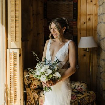 Glow Baby - This is a beautiful bride booked a spray tan for her wedding tan. She looks absolutely stunning and bronzed. - Spray Tanning Near Me Glow Baby - This is a beautiful bride booked a spray tan for her wedding tan. She looks absolutely stunning and bronzed. - Spray Tanning Near Me
