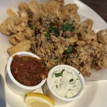 Yard House - Fried Calamari, tartar sauce, cocktail sauce - New American Near Me - Oxnard, California