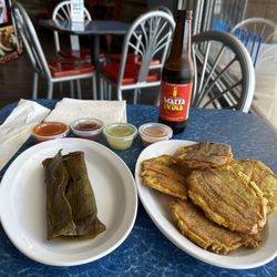 El Pilon - Pastel de Yuca y tostones