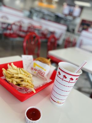 In-N-Out Burger by null