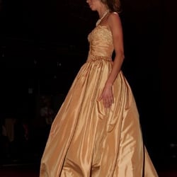 MONA LISA FASHION SHOW