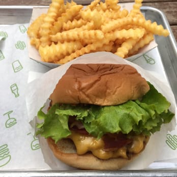 Shake Shack Covent Garden - Burgers Near Me - London, XGL