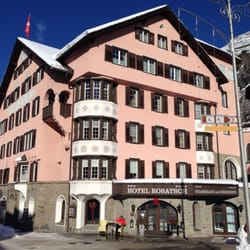 Hotel Rosatsch - Aussenansicht Stammhaus von der Hauptstrasse her.