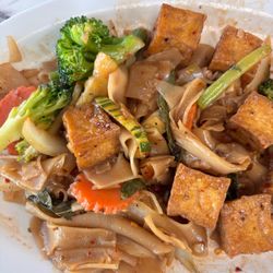 Liang's Thai Food - Tofu Pad Kee Mao