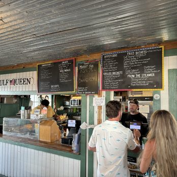 Dewey Destin Seafood - Front counter - Seafood Near Me - Destin, Florida