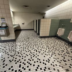 Fairmont Aquatic Center - Miniscule toilets