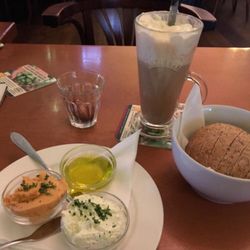 Paddy O'Ryan - Irish soda bread and spread. Baileys and coffee