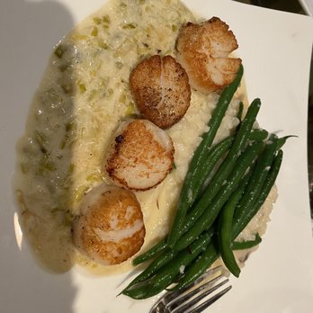 The Cave - Sea Scallops over Risotto - Wine Bars Near Me - Ventura, California The Cave - Sea Scallops over Risotto - Wine Bars Near Me - Ventura, California
