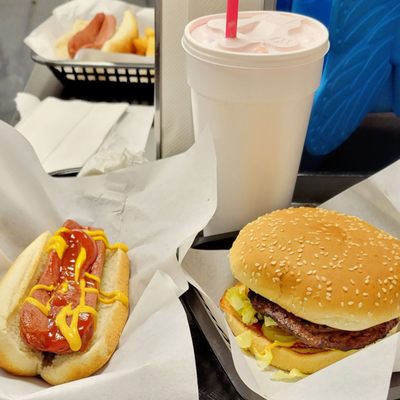 Lucky's Burgers & Shakes by null