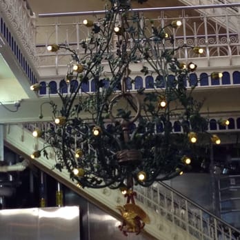 Budweiser Brewery Experience - Stunning 4 story chandeliers - Beer Tours Near Me - Saint Louis, Missouri Budweiser Brewery Experience - Stunning 4 story chandeliers - Beer Tours Near Me - Saint Louis, Missouri