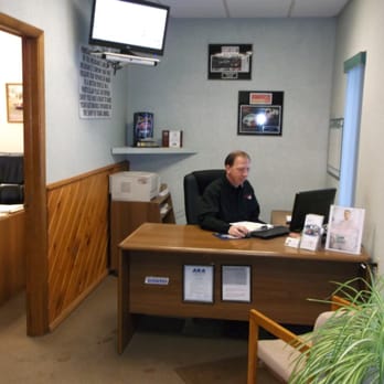 Caliber Collision - Hello, I'm Craig I handle the estimates with insurance co.'s and customer relations. I have worked here for more than 25 years! - Body Shops Near Me - North Syracuse, New York