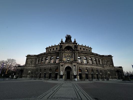 Semperoper Dresden by null