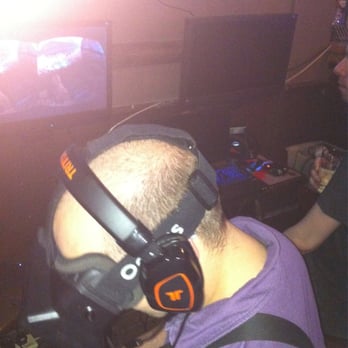 Meltdown - Virtual Reality meetup - Sports Bars Near Me - London, XGL